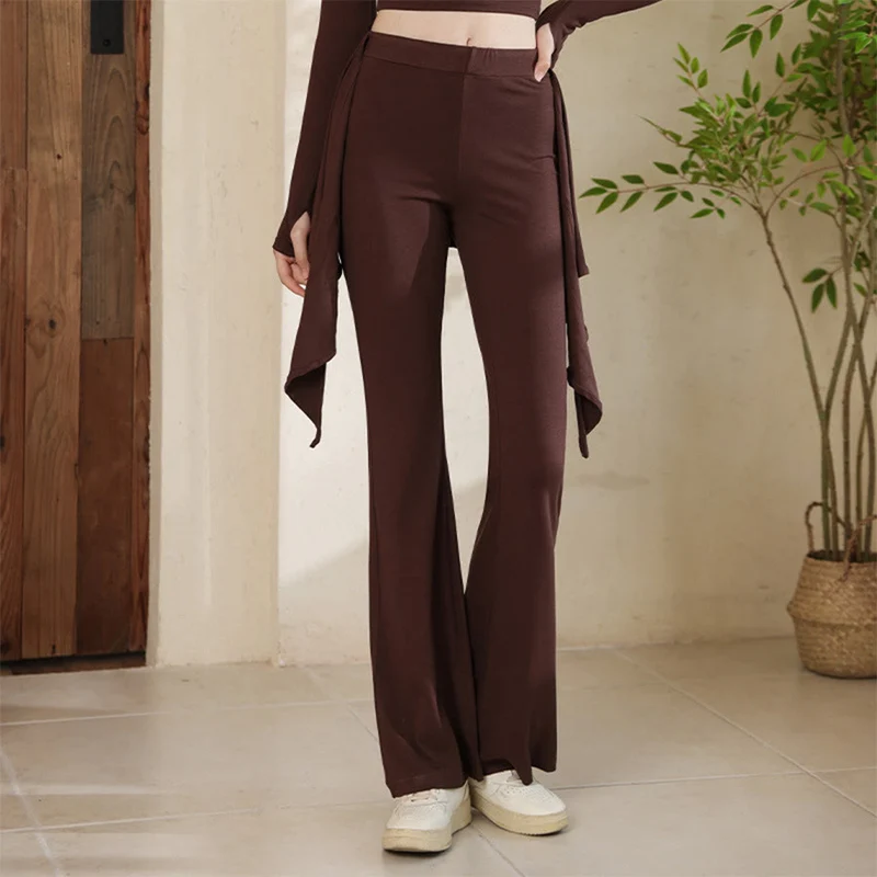 Olivenorma Yogahose für Damen mit asymmetrischem Wickeldesign, hohem Bund und ausgestelltem Bein, geknotetem Bund.
