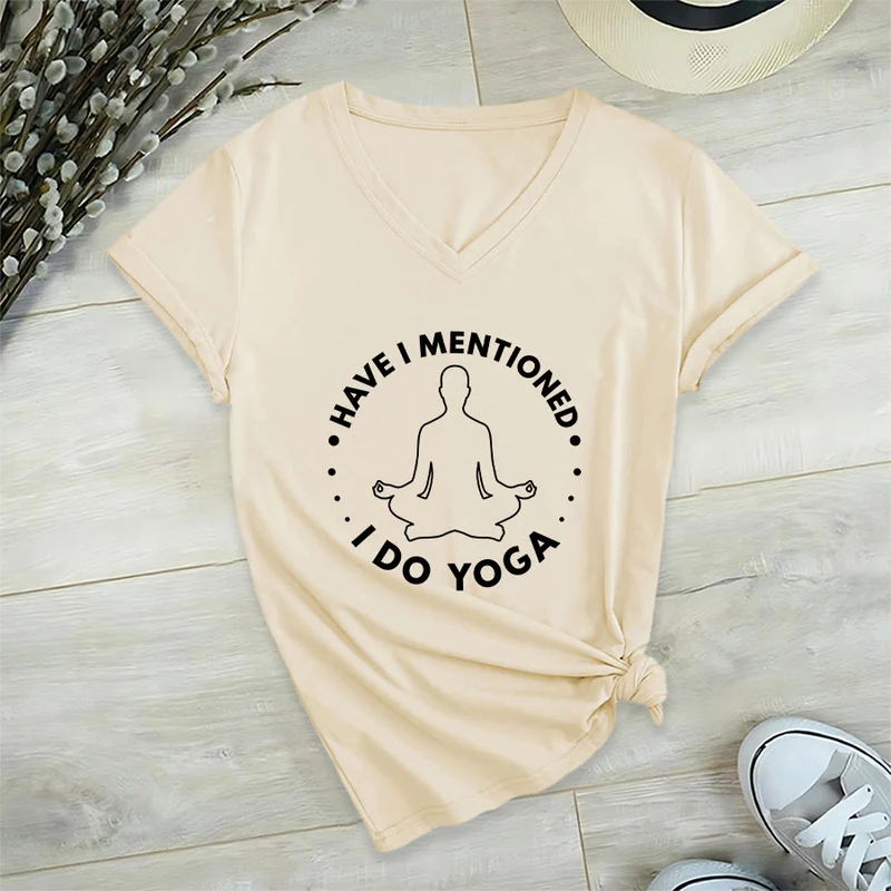 Olivenorma Habe ich schon erwähnt, dass ich Yoga mache? – T-Shirt mit kreisförmiger Meditationsfigur und Grafik auf dem Damen-V-Ausschnitt