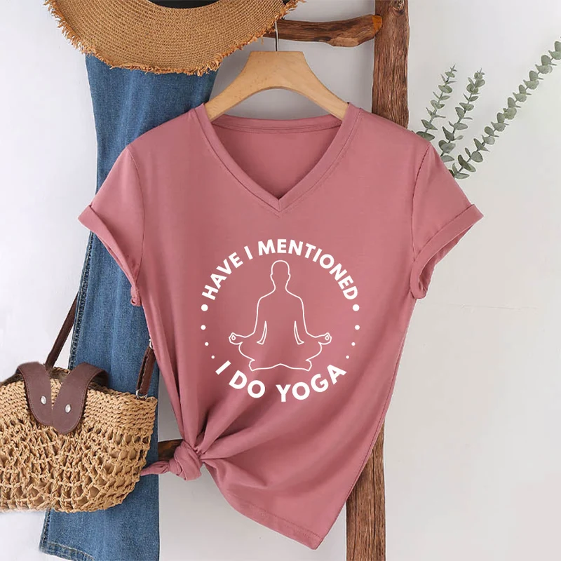 Olivenorma Habe ich schon erwähnt, dass ich Yoga mache? – T-Shirt mit kreisförmiger Meditationsfigur und Grafik auf dem Damen-V-Ausschnitt