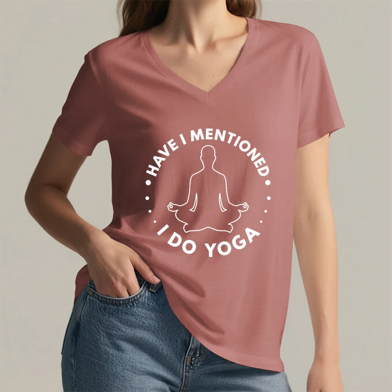 Olivenorma Habe ich schon erwähnt, dass ich Yoga mache? – T-Shirt mit kreisförmiger Meditationsfigur und Grafik auf dem Damen-V-Ausschnitt