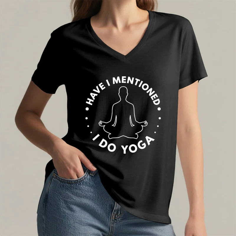 Olivenorma Habe ich schon erwähnt, dass ich Yoga mache? – T-Shirt mit kreisförmiger Meditationsfigur und Grafik auf dem Damen-V-Ausschnitt