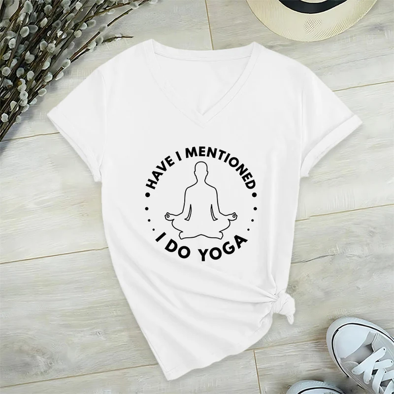 Olivenorma Habe ich schon erwähnt, dass ich Yoga mache? – T-Shirt mit kreisförmiger Meditationsfigur und Grafik auf dem Damen-V-Ausschnitt