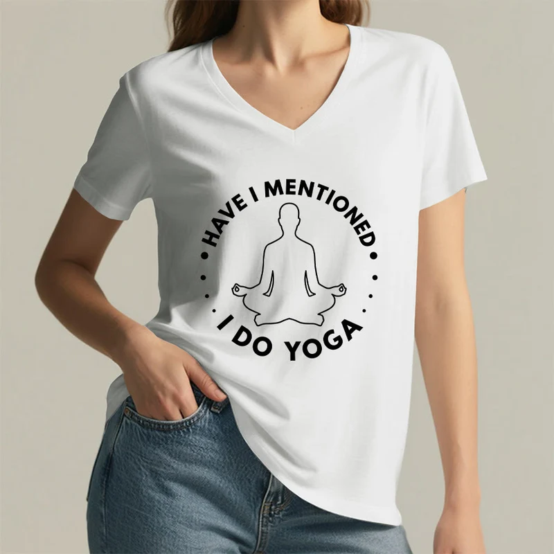 Olivenorma Habe ich schon erwähnt, dass ich Yoga mache? – T-Shirt mit kreisförmiger Meditationsfigur und Grafik auf dem Damen-V-Ausschnitt