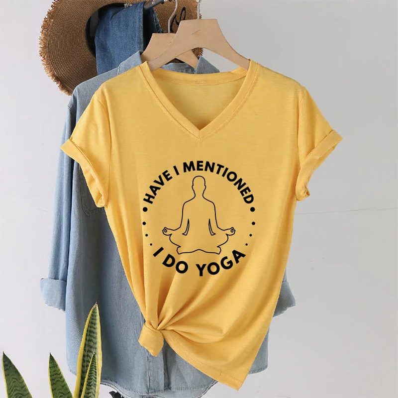 Olivenorma Habe ich schon erwähnt, dass ich Yoga mache? – T-Shirt mit kreisförmiger Meditationsfigur und Grafik auf dem Damen-V-Ausschnitt