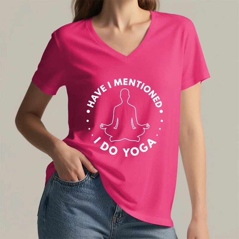 Olivenorma Habe ich schon erwähnt, dass ich Yoga mache? – T-Shirt mit kreisförmiger Meditationsfigur und Grafik auf dem Damen-V-Ausschnitt