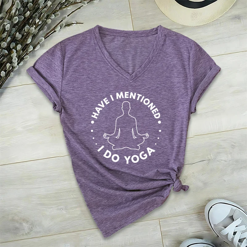 Olivenorma Habe ich schon erwähnt, dass ich Yoga mache? – T-Shirt mit kreisförmiger Meditationsfigur und Grafik auf dem Damen-V-Ausschnitt