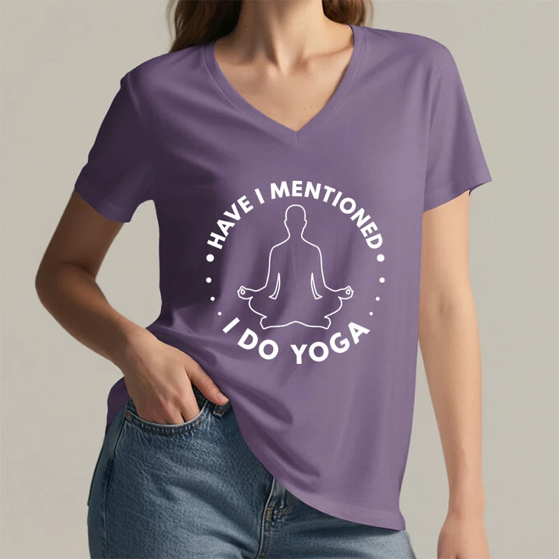 Olivenorma Habe ich schon erwähnt, dass ich Yoga mache? – T-Shirt mit kreisförmiger Meditationsfigur und Grafik auf dem Damen-V-Ausschnitt