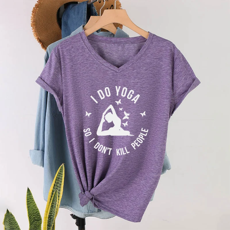 Olivenorma Lustiges Damen-T-Shirt mit V-Ausschnitt und Schmetterlings-Halbmond-Textgrafik „Ich mache Yoga“