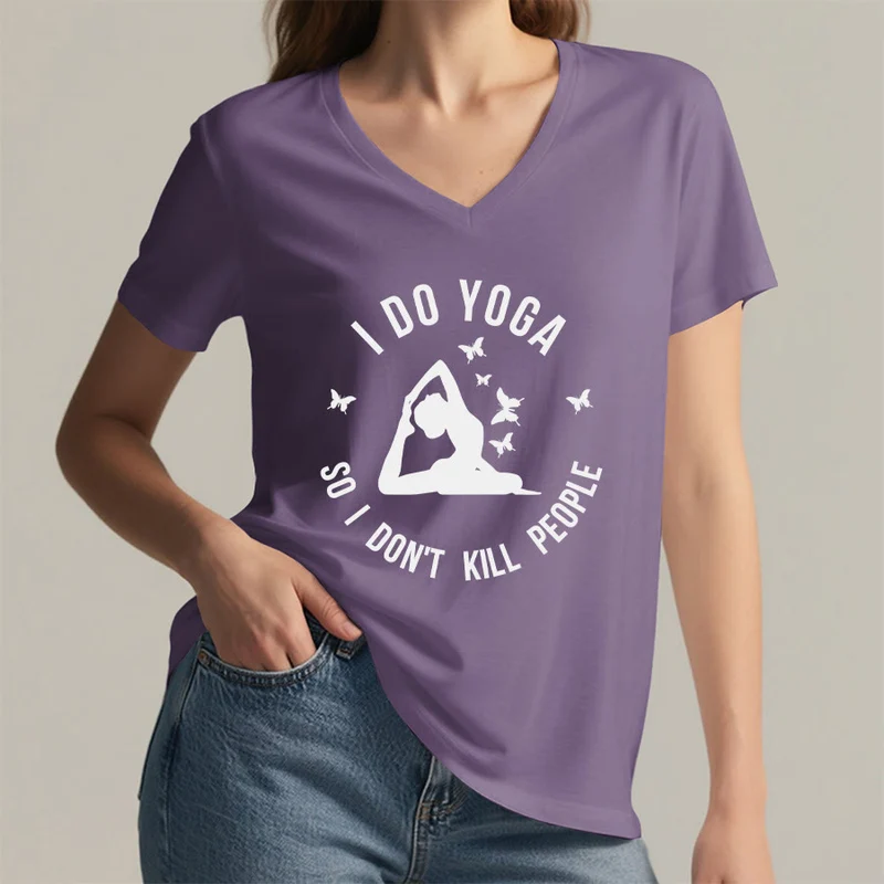 Olivenorma Lustiges Damen-T-Shirt mit V-Ausschnitt und Schmetterlings-Halbmond-Textgrafik „Ich mache Yoga“