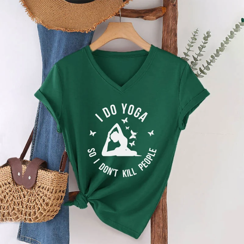 Olivenorma Lustiges Damen-T-Shirt mit V-Ausschnitt und Schmetterlings-Halbmond-Textgrafik „Ich mache Yoga“