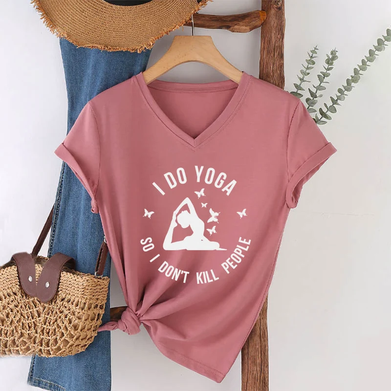 Olivenorma Lustiges Damen-T-Shirt mit V-Ausschnitt und Schmetterlings-Halbmond-Textgrafik „Ich mache Yoga“