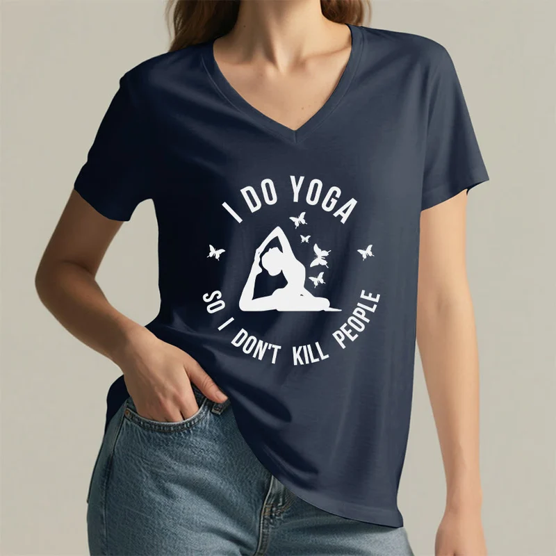 Olivenorma Lustiges Damen-T-Shirt mit V-Ausschnitt und Schmetterlings-Halbmond-Textgrafik „Ich mache Yoga“