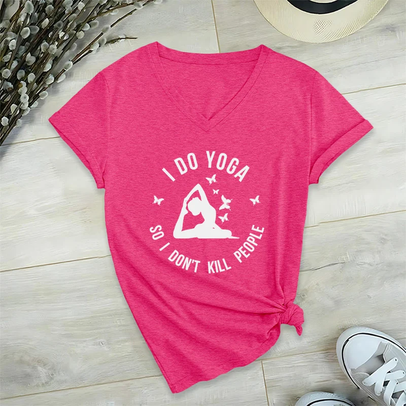 Olivenorma Lustiges Damen-T-Shirt mit V-Ausschnitt und Schmetterlings-Halbmond-Textgrafik „Ich mache Yoga“