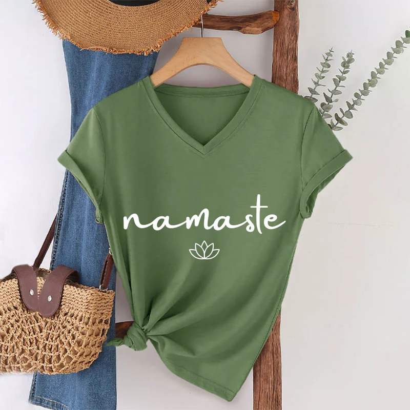 Olivenorma Cursive Namaste Simple Outline Lotus Zen Graphic Damen-T-Shirt mit V-Ausschnitt