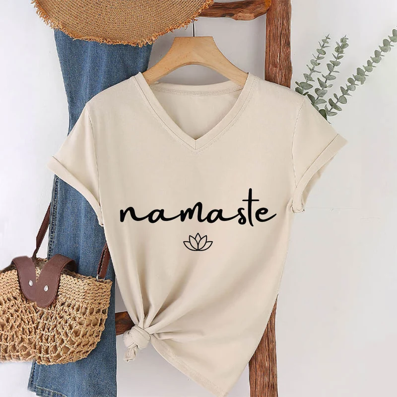 Olivenorma Cursive Namaste Simple Outline Lotus Zen Graphic Damen-T-Shirt mit V-Ausschnitt