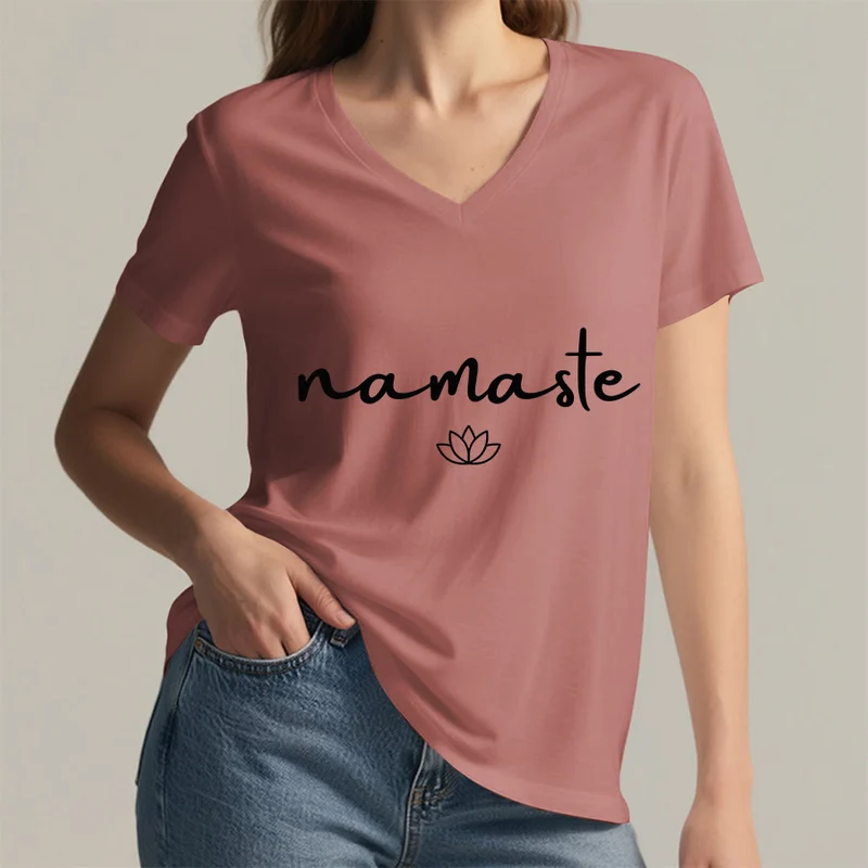 Olivenorma Cursive Namaste Simple Outline Lotus Zen Graphic Damen-T-Shirt mit V-Ausschnitt