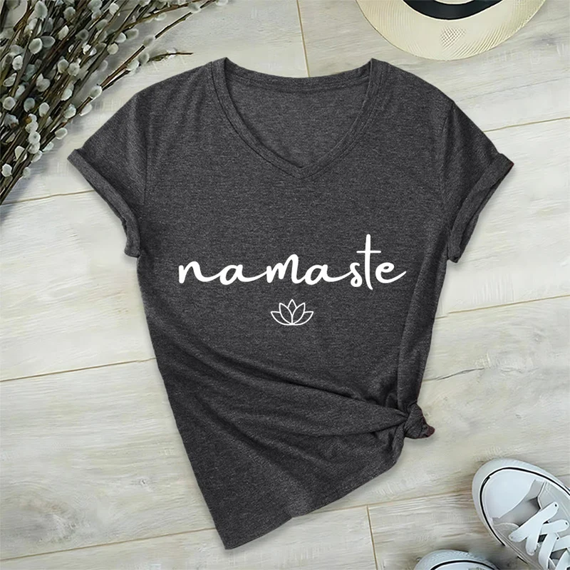 Olivenorma Cursive Namaste Simple Outline Lotus Zen Graphic Damen-T-Shirt mit V-Ausschnitt