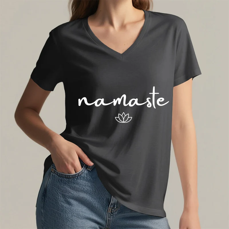 Olivenorma Cursive Namaste Simple Outline Lotus Zen Graphic Damen-T-Shirt mit V-Ausschnitt
