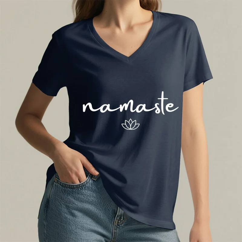 Olivenorma Cursive Namaste Simple Outline Lotus Zen Graphic Damen-T-Shirt mit V-Ausschnitt