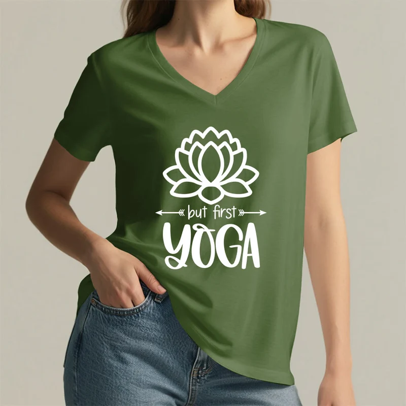 Olivenorma But First Yoga Simple Outline Lotus Text Graphic Damen-T-Shirt mit V-Ausschnitt
