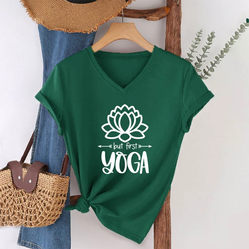 Olivenorma But First Yoga Simple Outline Lotus Text Graphic Damen-T-Shirt mit V-Ausschnitt