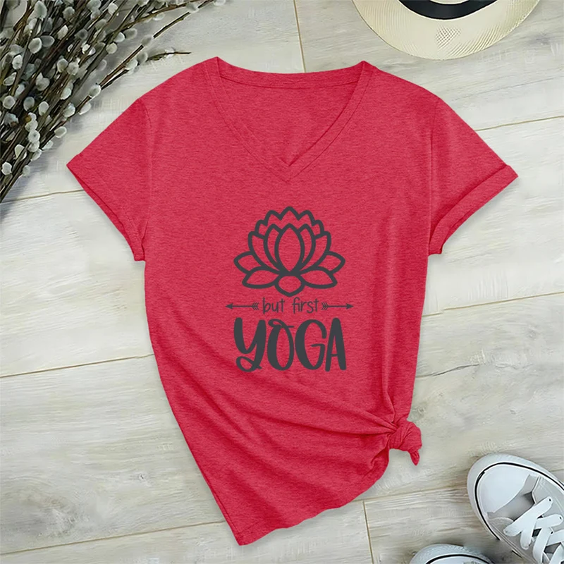 Olivenorma But First Yoga Simple Outline Lotus Text Graphic Damen-T-Shirt mit V-Ausschnitt