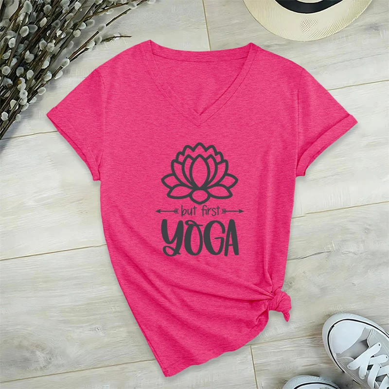 Olivenorma But First Yoga Simple Outline Lotus Text Graphic Damen-T-Shirt mit V-Ausschnitt