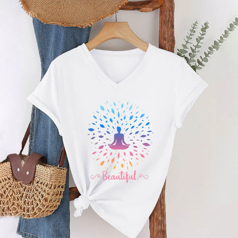 Olivenorma Farbverlauf-Blatt-Mandala-Meditationsfigur, wunderschönes Schriftbild, Damen-T-Shirt mit V-Ausschnitt