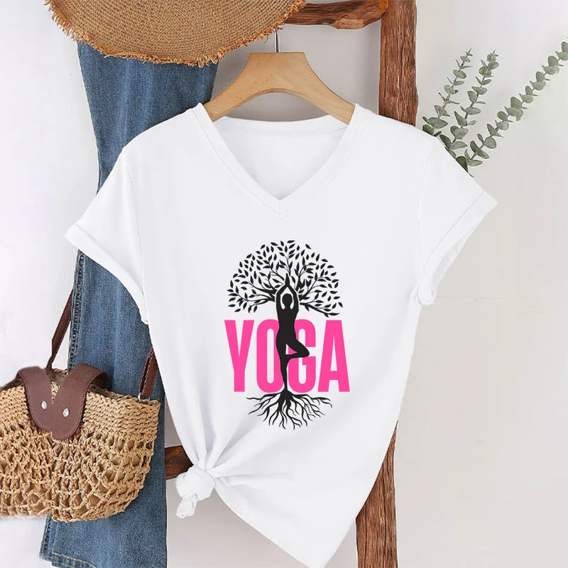 Olivenorma Yoga Figur Baum des Lebens Fettdruck Grafik Damen V-Ausschnitt T-Shirt