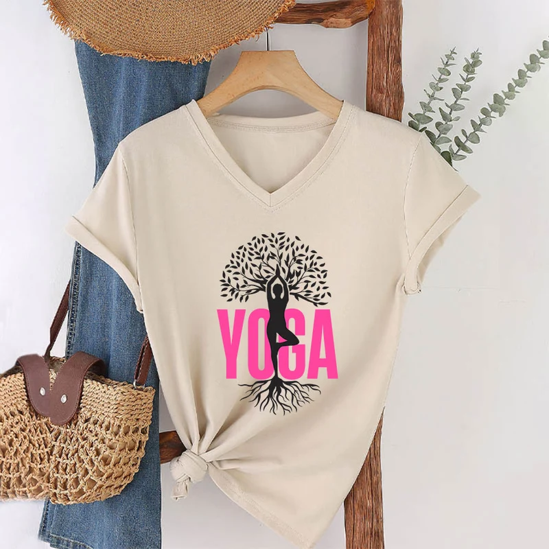 Olivenorma Yoga Figur Baum des Lebens Fettdruck Grafik Damen V-Ausschnitt T-Shirt