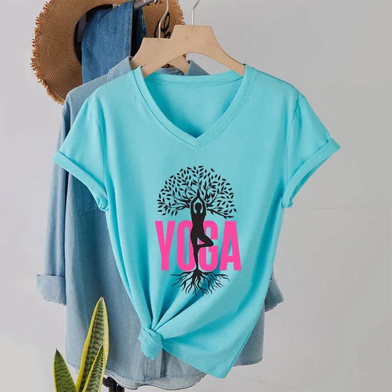 Olivenorma Yoga Figur Baum des Lebens Fettdruck Grafik Damen V-Ausschnitt T-Shirt