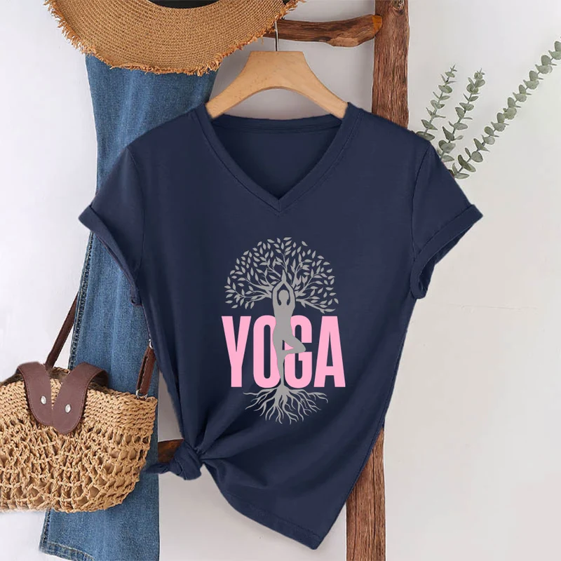 Olivenorma Yoga Figur Baum des Lebens Fettdruck Grafik Damen V-Ausschnitt T-Shirt