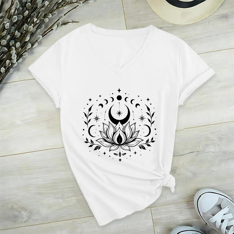 Olivenorma Damen-T-Shirt mit V-Ausschnitt, Mond-Lotus-Motiv, Vorder- und Rückseite doppelt bedruckt