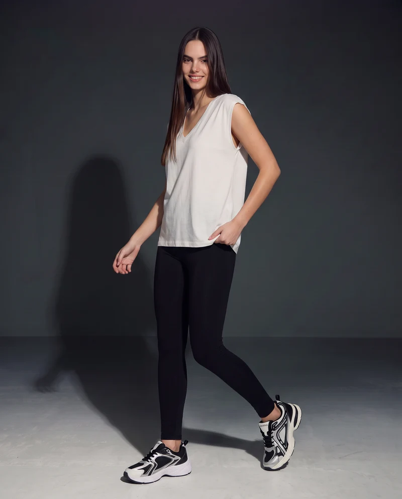 T-Shirt Basica in Cotone con Scollo a V - Avorio