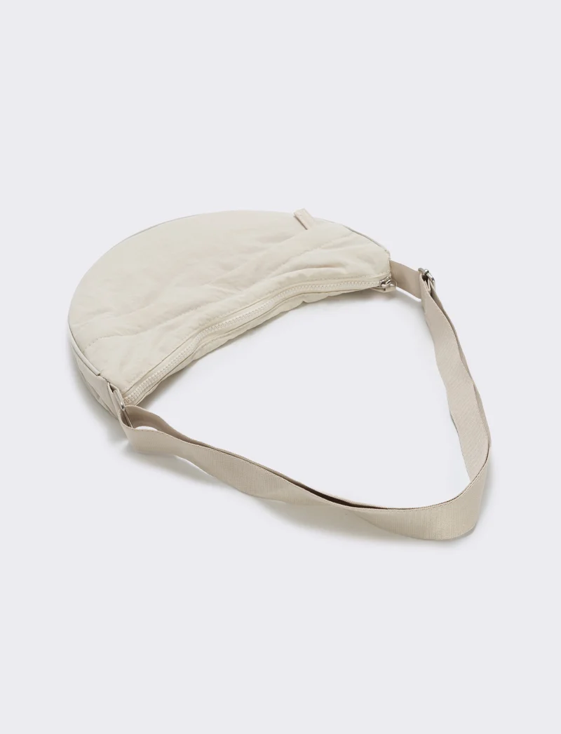 Borsa mezzaluna in nylon con tracolla - Beige