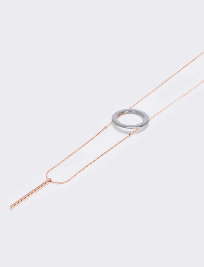 Collana lunga con cerchio e pendente - Multicolore