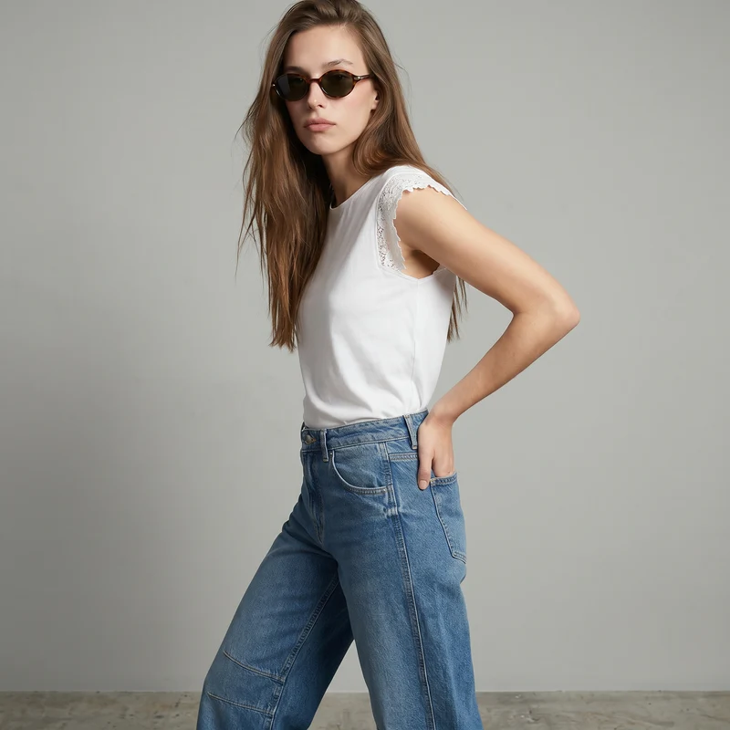 T-shirt in pizzo per donne eleganti - Bianco