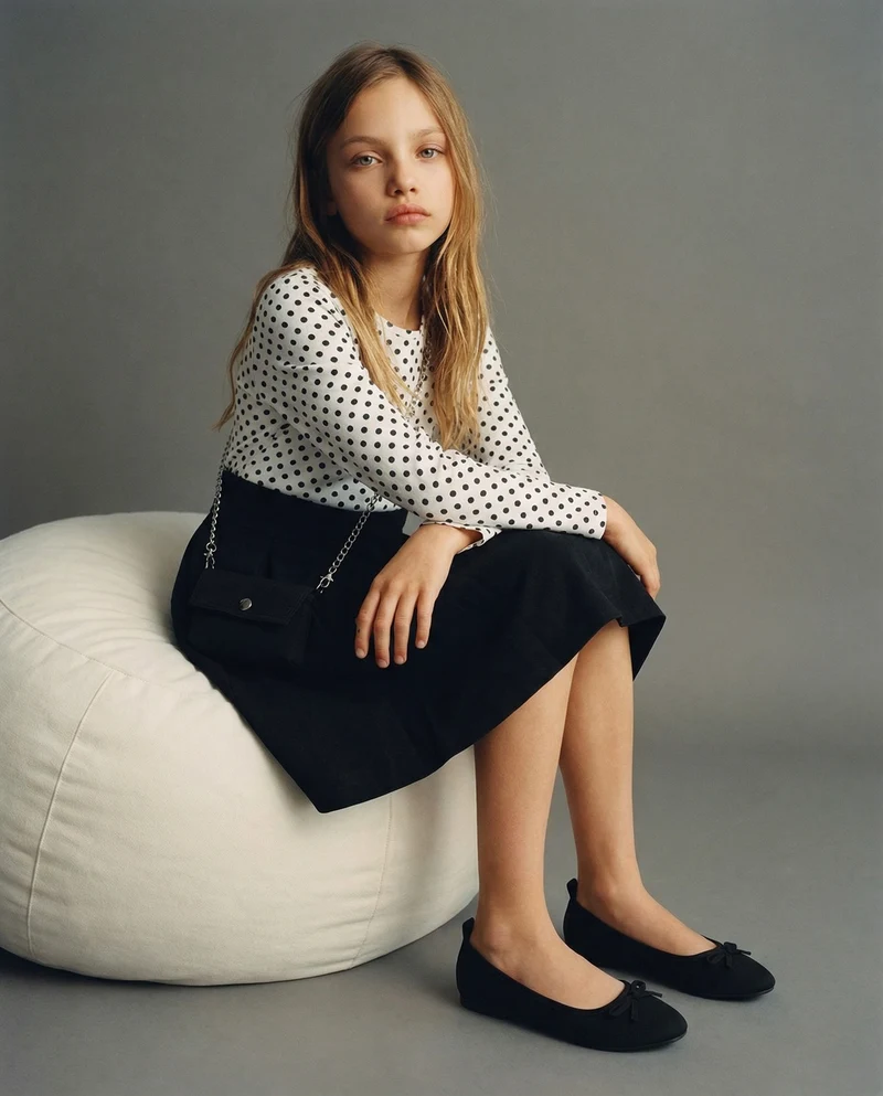 Abito a pois con gonna a contrasto e borsa - Nero
