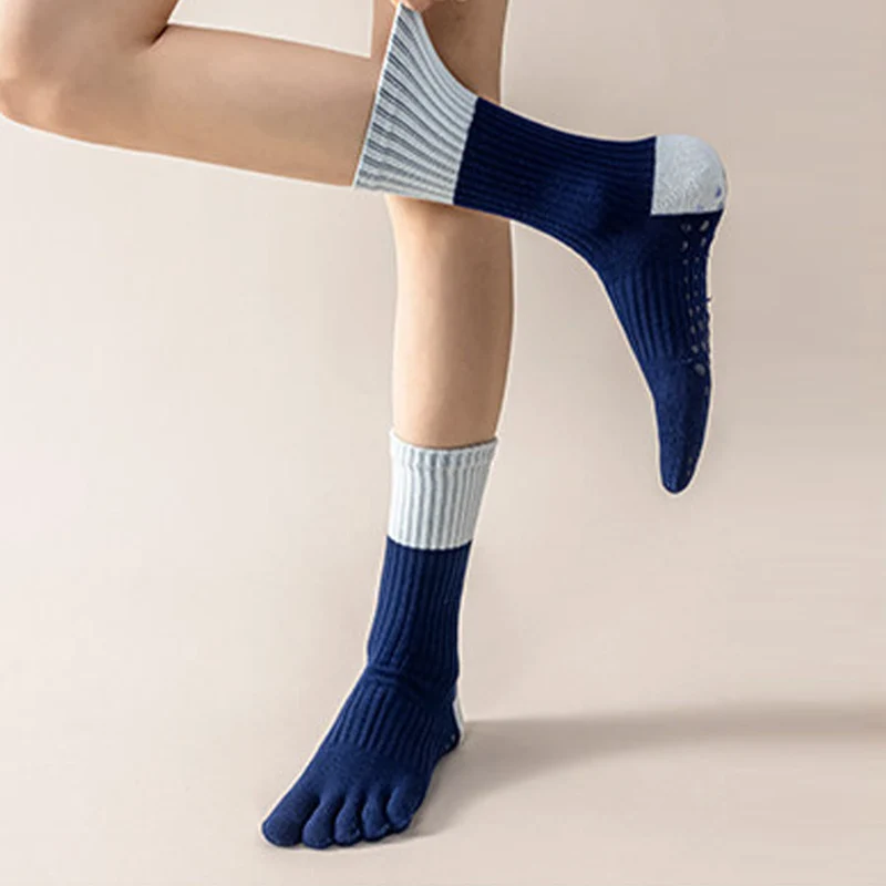Olivenorma Hochelastische, mittelhohe Yoga-Socken mit durchgehender Silikonsohle, rutschfester und stoßdämpfender Sohle, geräuschlose Sport- und Fitness-Socken für Damen