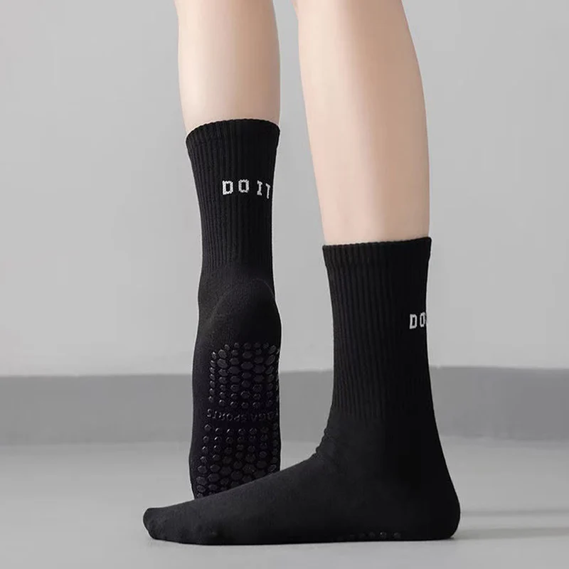 Olivenorma Mid Tube Elastische Stricksocken mit vollständiger Abdeckung, rutschfester Silikon-Balanceunterstützung, vielseitige Sport- und Yoga-Socken für Damen