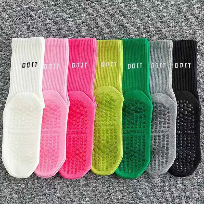 Olivenorma Mid Tube Elastische Stricksocken mit vollständiger Abdeckung, rutschfester Silikon-Balanceunterstützung, vielseitige Sport- und Yoga-Socken für Damen