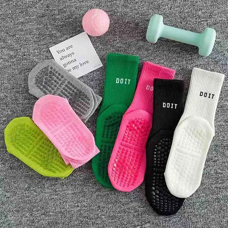 Olivenorma Mid Tube Elastische Stricksocken mit vollständiger Abdeckung, rutschfester Silikon-Balanceunterstützung, vielseitige Sport- und Yoga-Socken für Damen