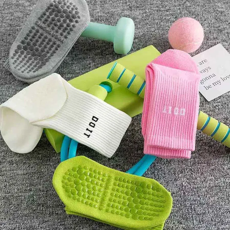 Olivenorma Mid Tube Elastische Stricksocken mit vollständiger Abdeckung, rutschfester Silikon-Balanceunterstützung, vielseitige Sport- und Yoga-Socken für Damen