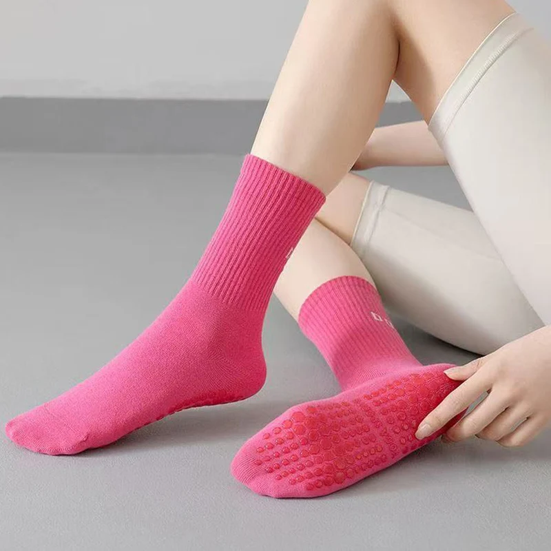 Olivenorma Mid Tube Elastische Stricksocken mit vollständiger Abdeckung, rutschfester Silikon-Balanceunterstützung, vielseitige Sport- und Yoga-Socken für Damen