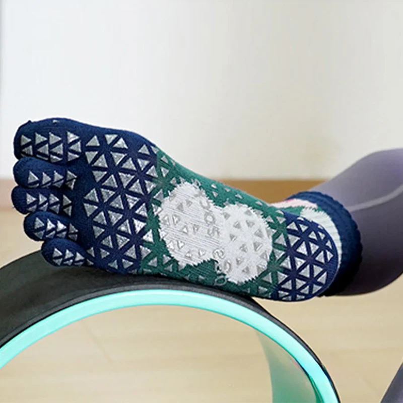 Olivenorma Hochelastische, rutschfeste Silikonnoppen für optimalen Tragekomfort – ideal für Fitnessstudio und Yoga.