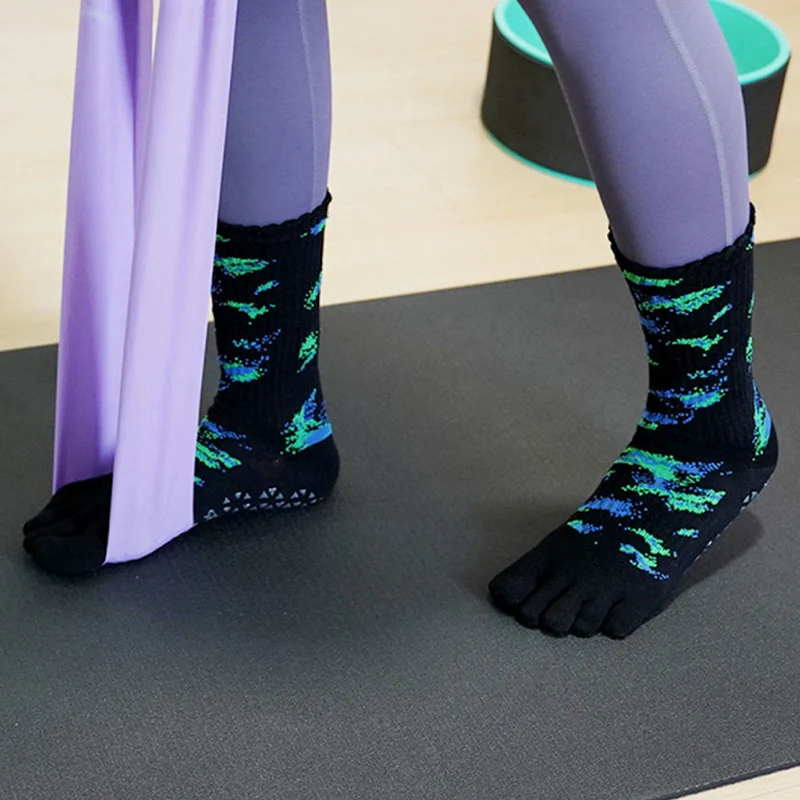 Olivenorma Hochelastische, rutschfeste Silikonnoppen für optimalen Tragekomfort – ideal für Fitnessstudio und Yoga.