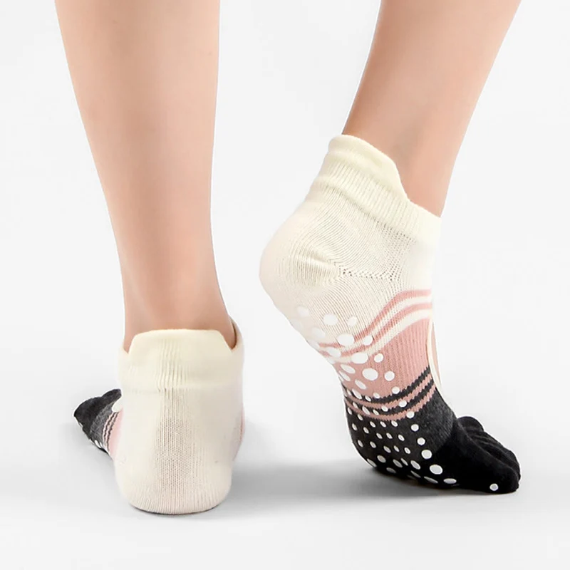 Olivenorma Fünf-Zehen-Socken mit doppeltem Zehendesign, rutschfestem Silikongriff, stoßfest, eng anliegend, vielseitig einsetzbar für Indoor-Fitnessstudio und Yoga.