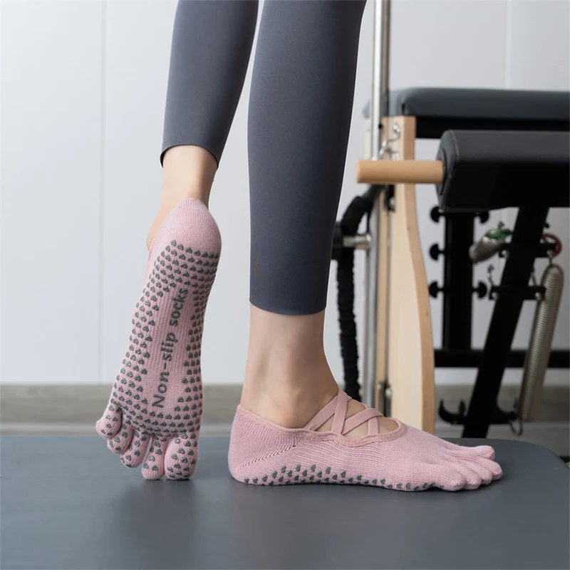 Olivenorma Zehensocken mit Silikonnoppen, rutschfest, stoßdämpfend, eng anliegend, für alle Indoor-Aktivitäten, Yoga-Socken für Damen