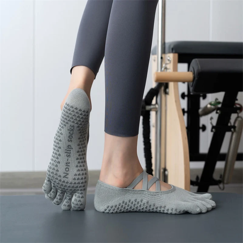 Olivenorma Zehensocken mit Silikonnoppen, rutschfest, stoßdämpfend, eng anliegend, für alle Indoor-Aktivitäten, Yoga-Socken für Damen