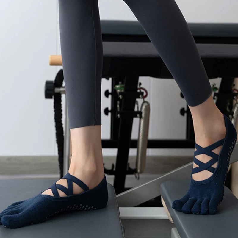 Olivenorma Zehensocken mit Silikonnoppen, rutschfest, stoßdämpfend, eng anliegend, für alle Indoor-Aktivitäten, Yoga-Socken für Damen